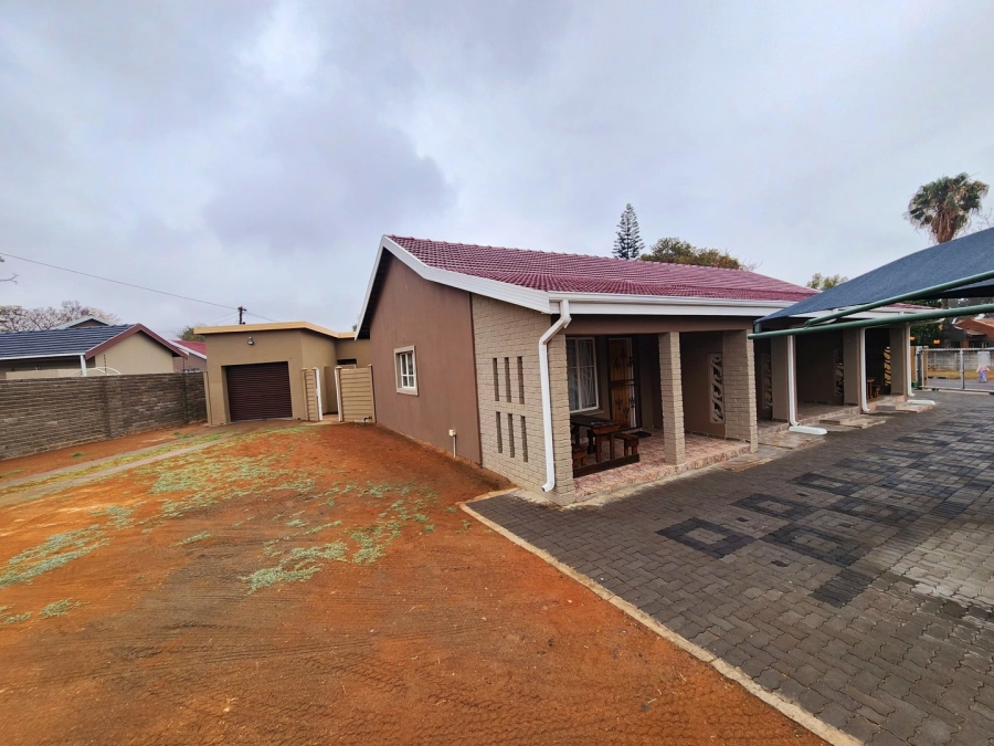 5 Bedroom Property for Sale in Protea Park North West